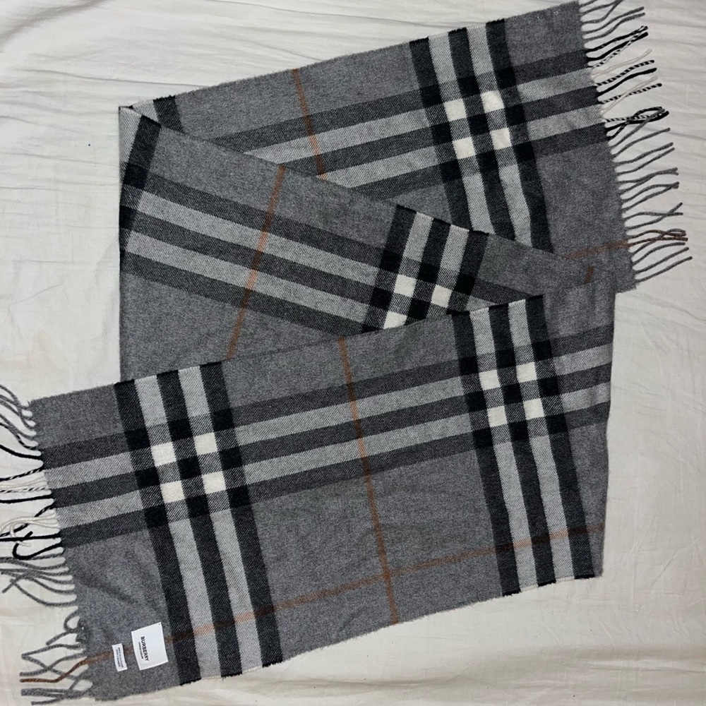 BURBERRY CASHMERE SCARF